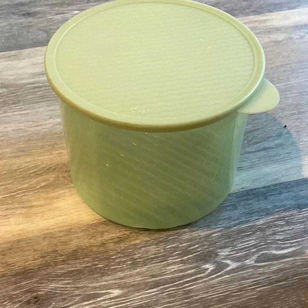 Tupperware ROUND FRIDGE SMART 20 CUPS VENTED LETTUCE CABBAGE CONTAINER 3998green